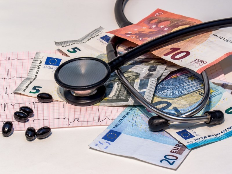 Cum să îți minți pacienții și să câștigi de pe urma lor. Capitolul 1: Bagă frica de cancer în ei și oferă-le analize pe care nici măcar tu nu știi să le&nbsp;interpretezi